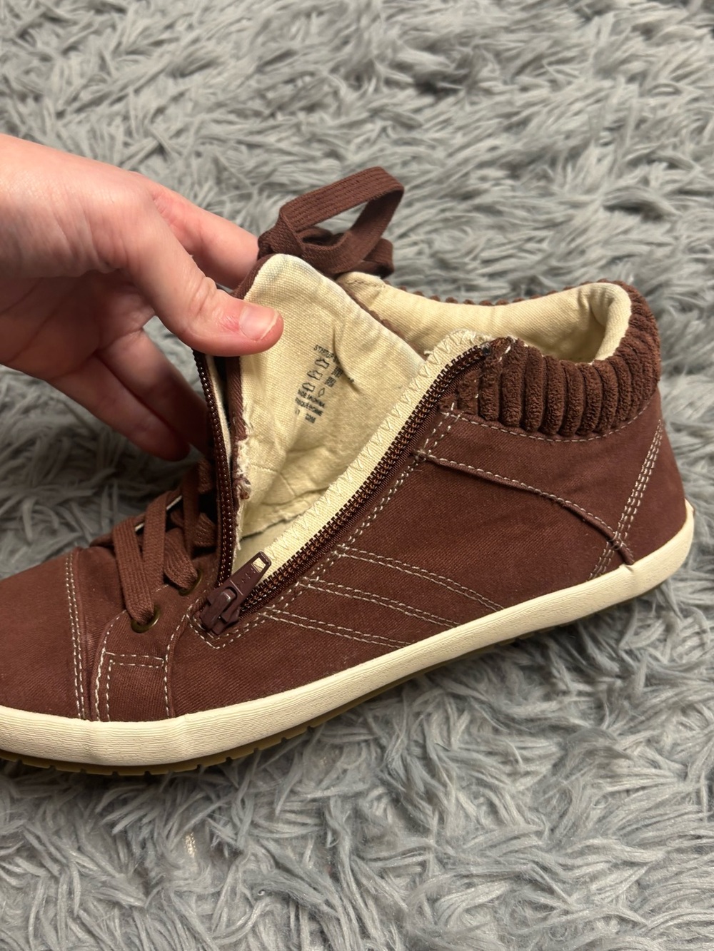 Taos Footwear Women's Startup Sneaker in the Cappuccino Distressed - Picture 7 of 15